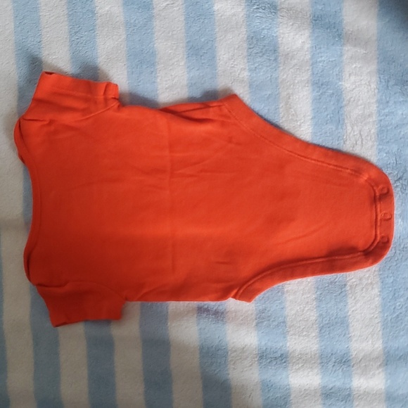 Old navy 0-3 certified hunk diaper shirt - Picture 3 of 3